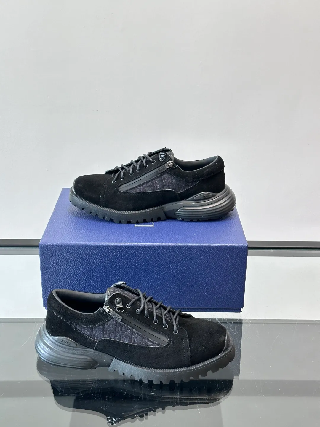 Men's shoes 💰p560 "Dio＊" Combat Derby Shoes Dior Combat Derby Shoes, black calfskin + Dior Oblique embroidery, highly recognizable. Shoelaces + technical zippers make it easy to put on and take off. The EVA hybrid soles are light and comfortable, with a sense of sportiness and fashion. They are great for daily wear or sports. They are the perfect combination of high fashion and functionality. size: 39-44 (38.45 customized)
